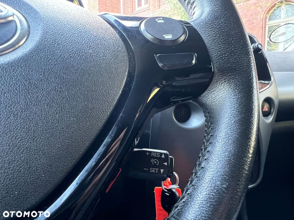 Toyota Aygo x-business - 16