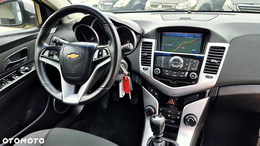 Chevrolet Cruze 1.6 - 38