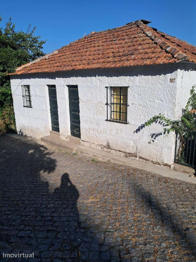 Moradia para recuperação - Centro de Vila Meã - Grande imagem: 2/9