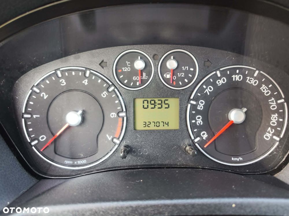 Ford Fiesta 1.3 Ambiente - 28