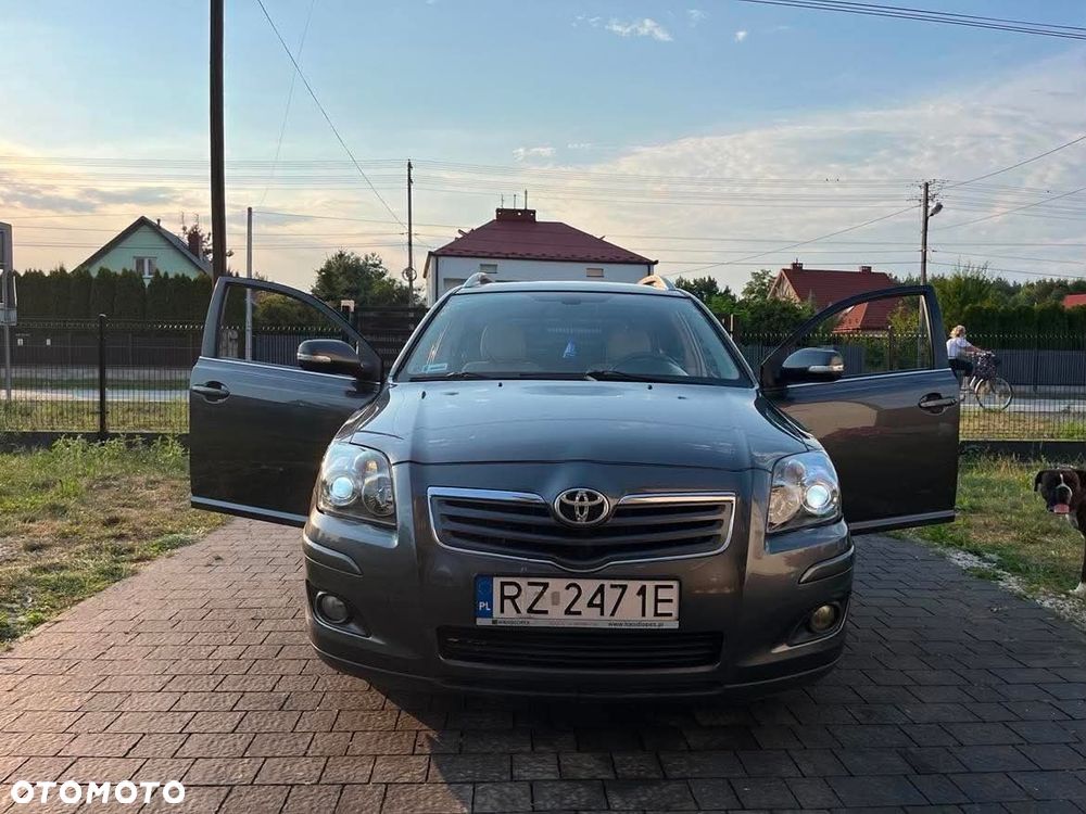 Toyota Avensis - 1