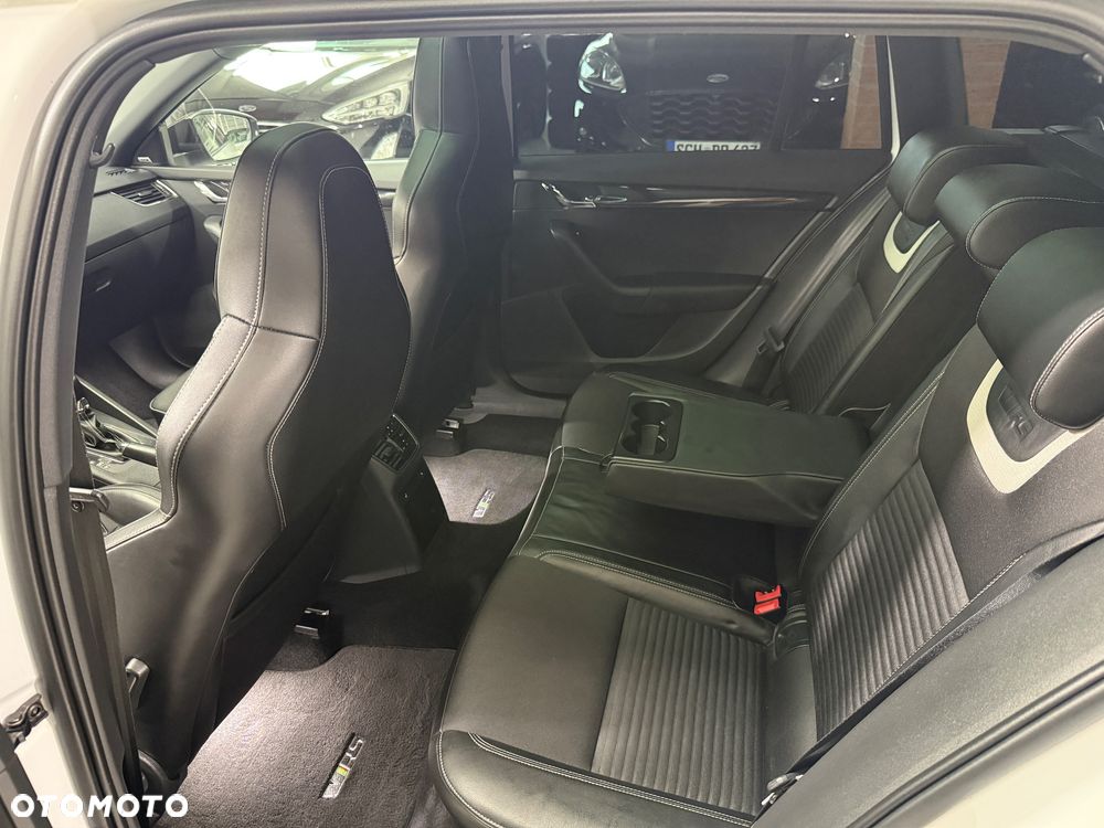 Skoda Octavia 2.0 TDI DSG RS - 16