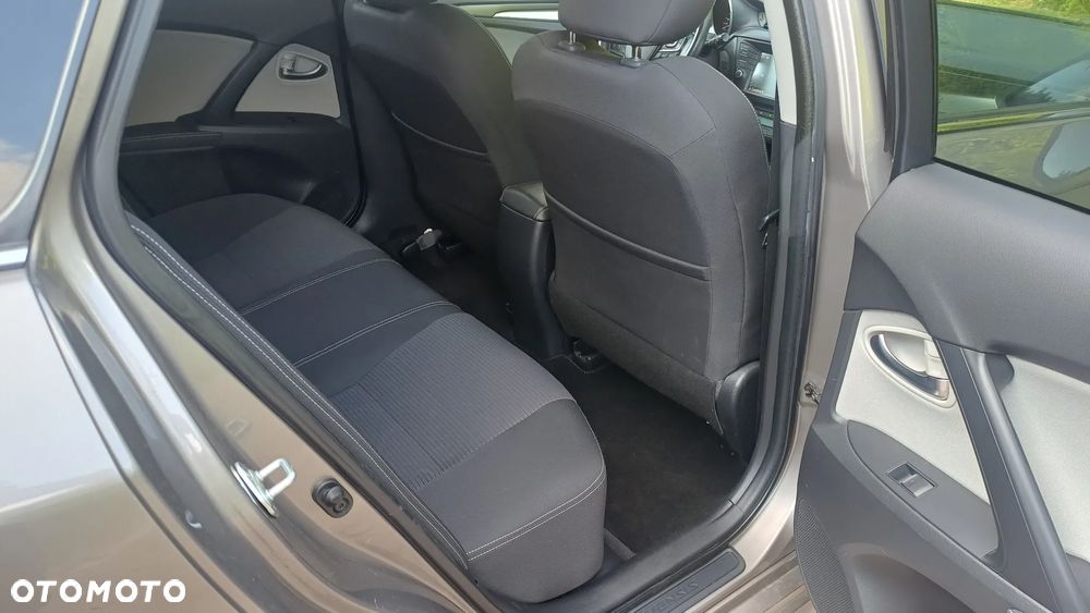 Toyota Avensis 1.8 Premium - 25