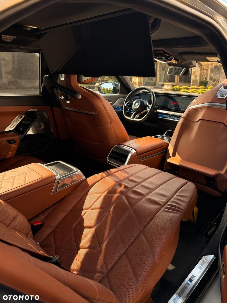 BMW Seria 7 M760e PHEV xDrive Individual Edition sport - 9