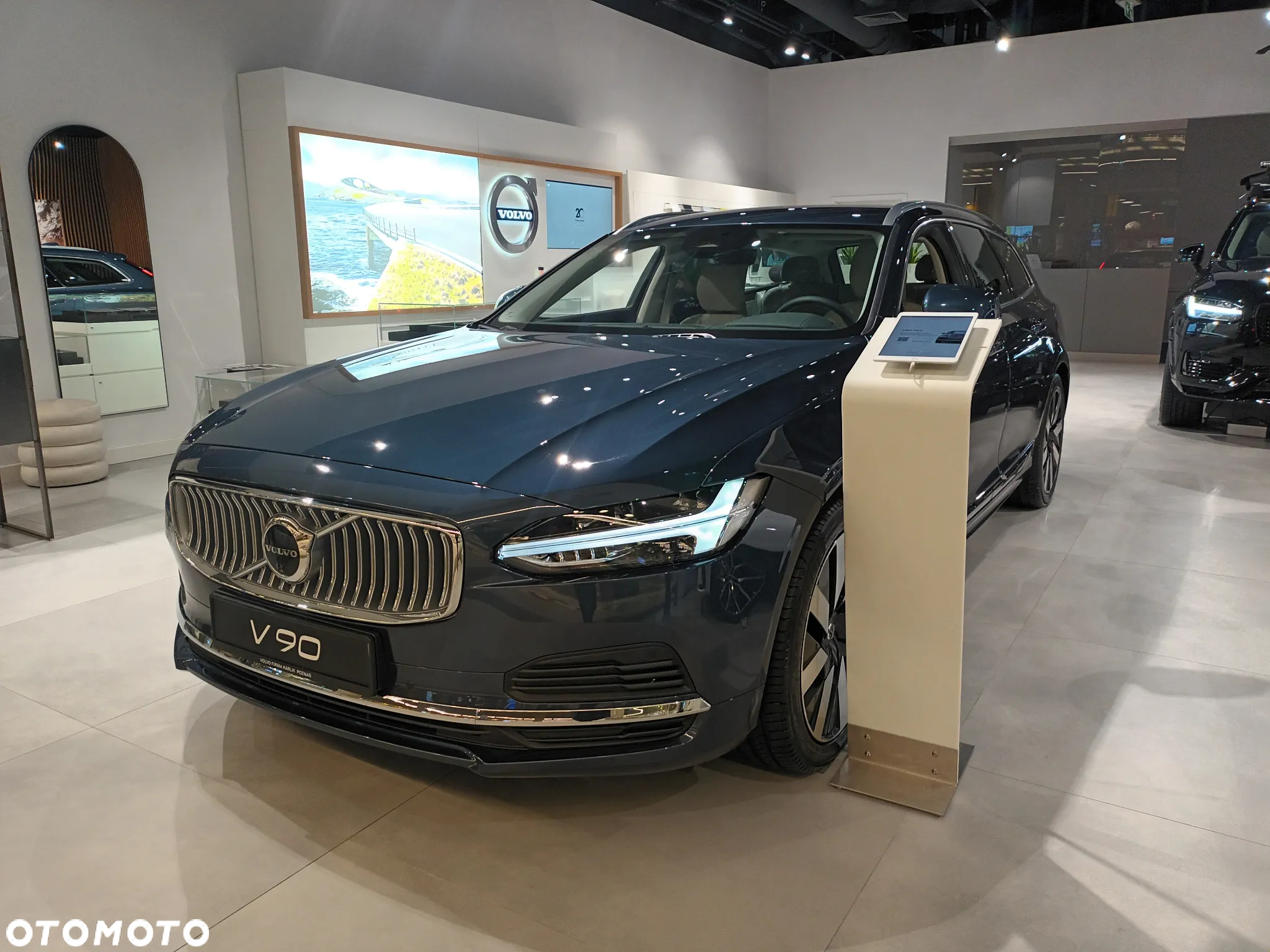 Volvo V90 T6 AWD Plug-In Hybrid Plus Dark - 2