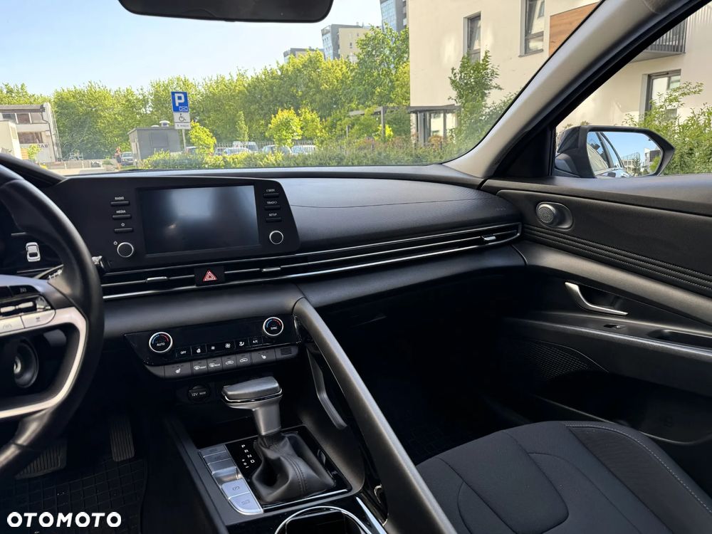 Hyundai Elantra 1.6 Smart CVT - 16