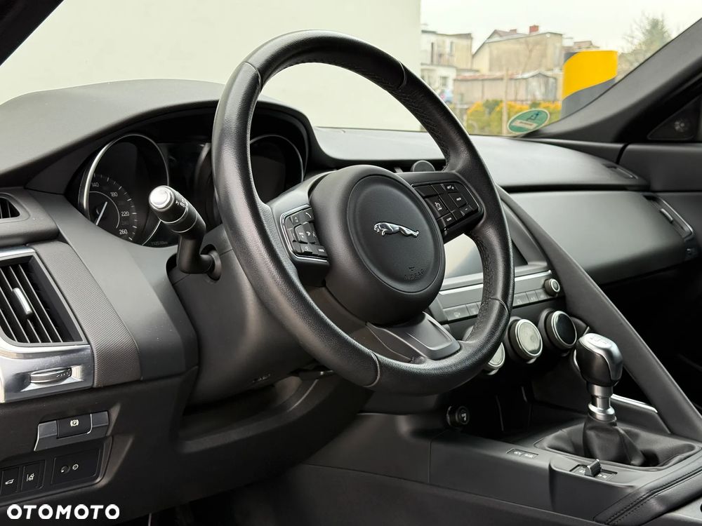 Jaguar E-Pace - 24