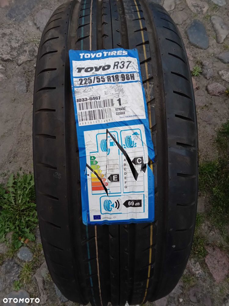 Opona TOYO R37  225/55R18 - 1
