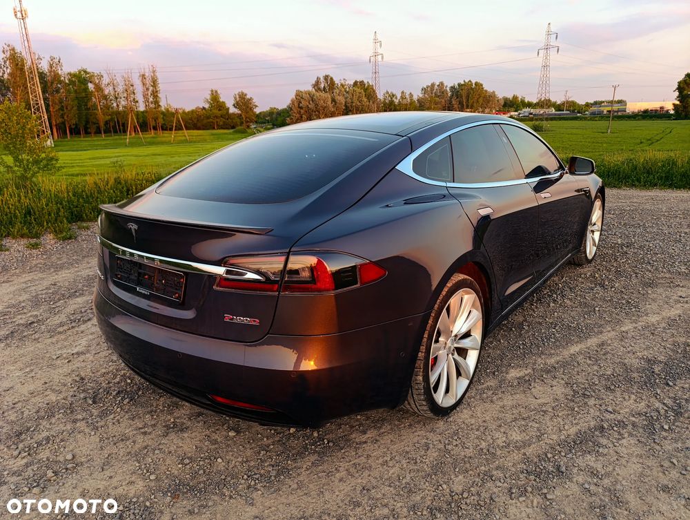 Tesla Model S - 16