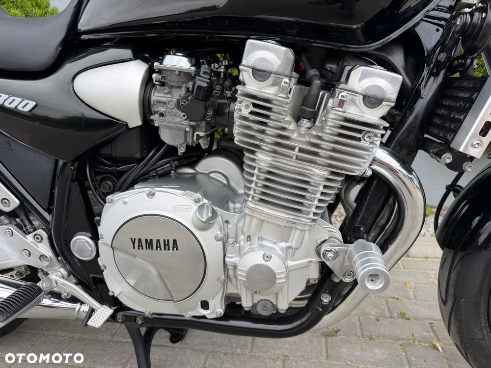 Yamaha XJR - 17