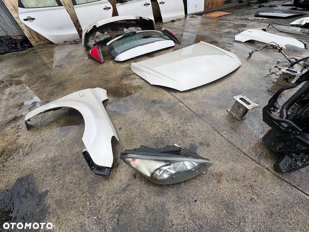 Hyundai i30 kod lakieru QU hatchback błotnik prawy lewy przedni przód drzwi prawe lewe przednie tylne srebrne szare lampa prawa lewa przednia przód soczewka maska pas przedni wąż klimy klapa tył tylnia klapa bagażnika lampy tylnie belka tył zderzak tył tylni - 4