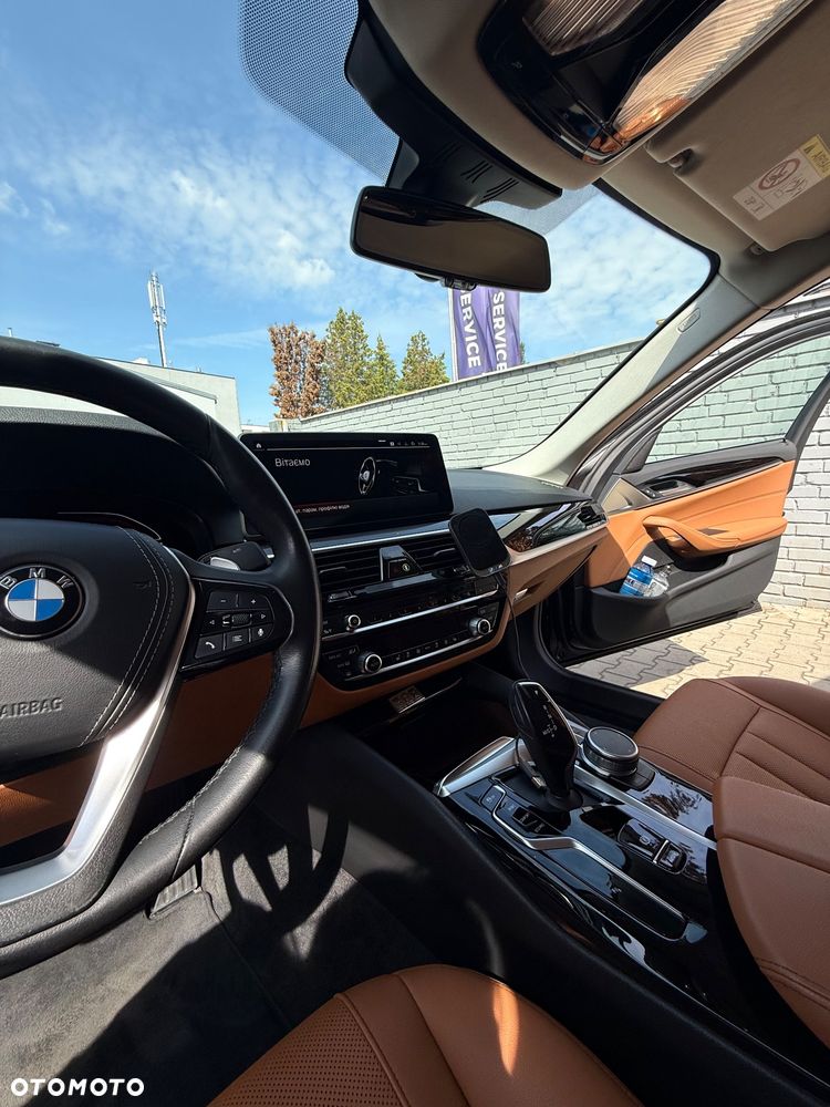 BMW Seria 5 518d mHEV - 25