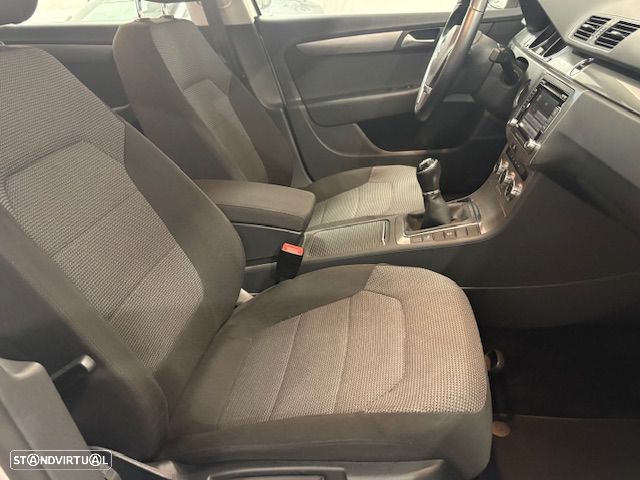 VW Passat 1.6 TDI BlueMotion - 18