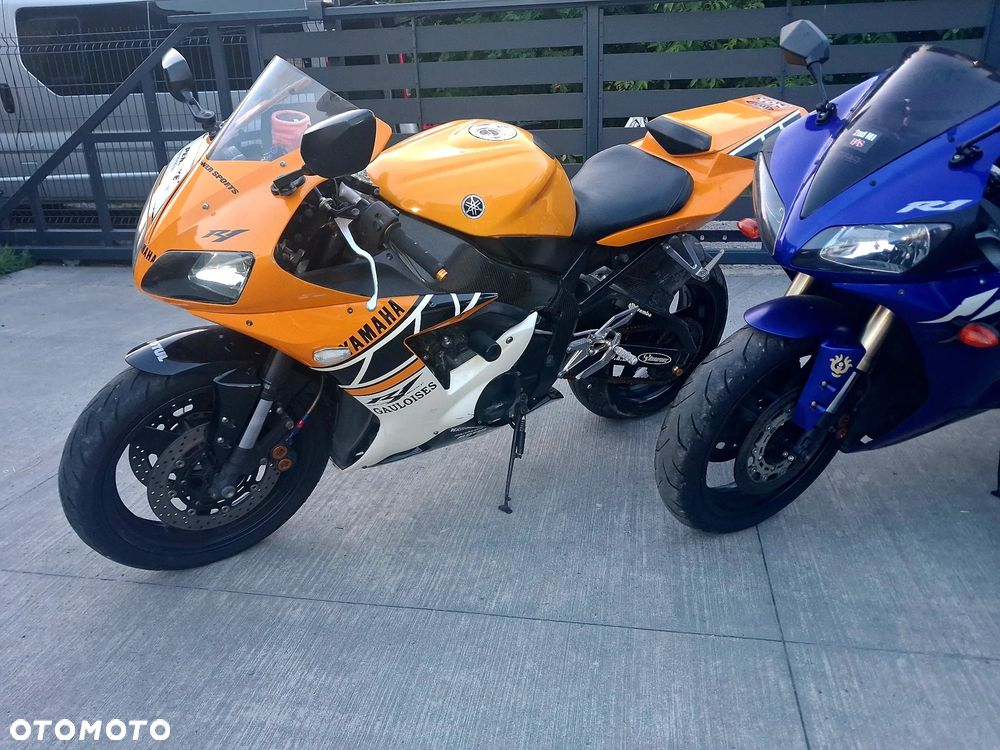 Yamaha R1 - 8