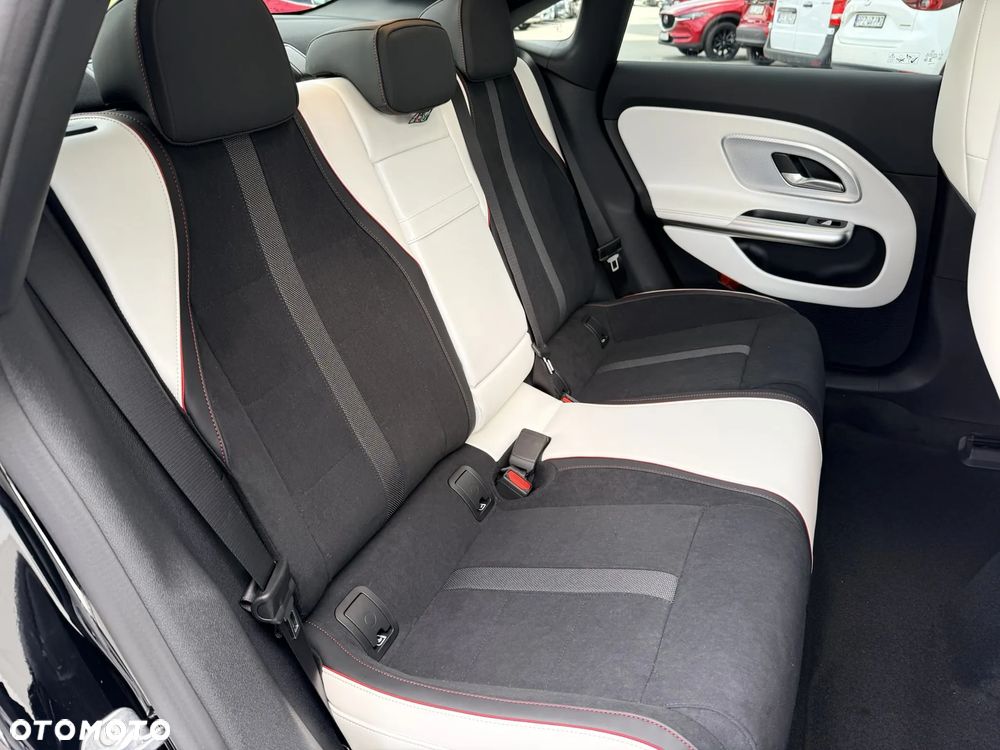 Mercedes-Benz CLA - 37