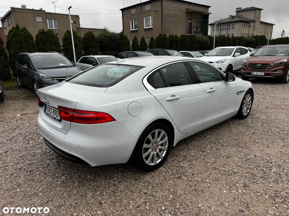 Jaguar XE 2.0 T Prestige - 20