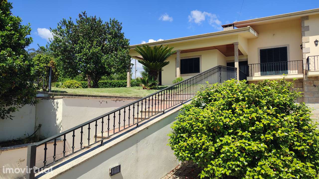 Moradia individual T4 em Lago, Amares - Grande imagem: 2/36