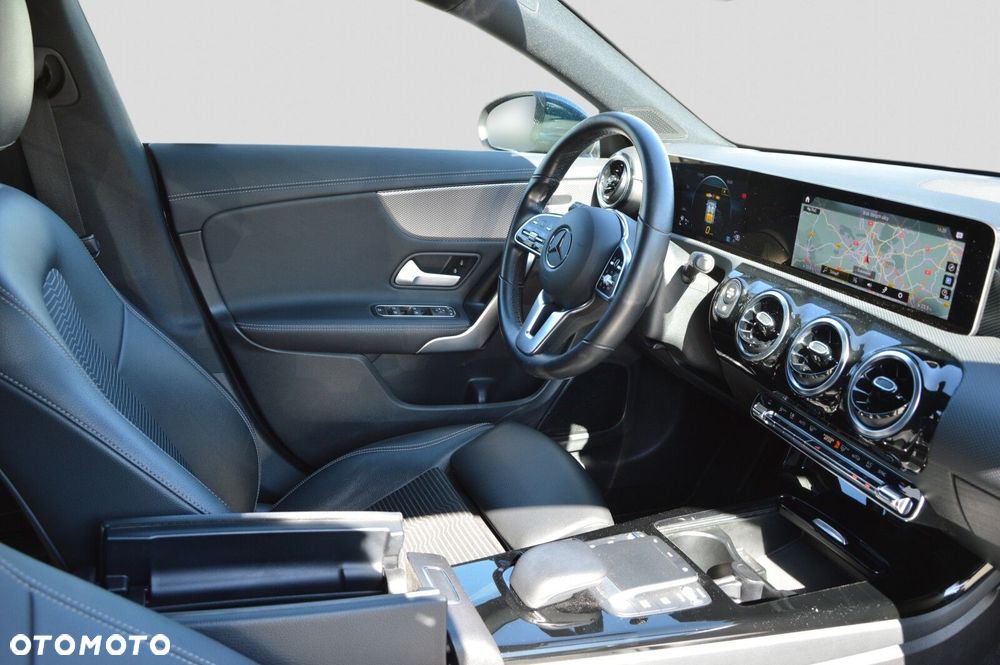 Mercedes-Benz CLA 180 Progressive 7G-DCT - 18