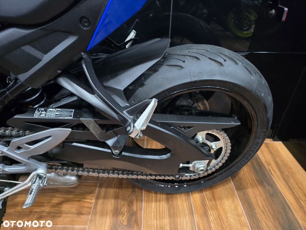 Suzuki GSX - 11