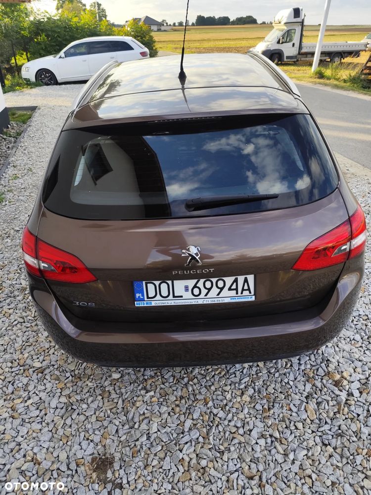 Peugeot 308 SW 1.2 PureTech Allure S&S - 4