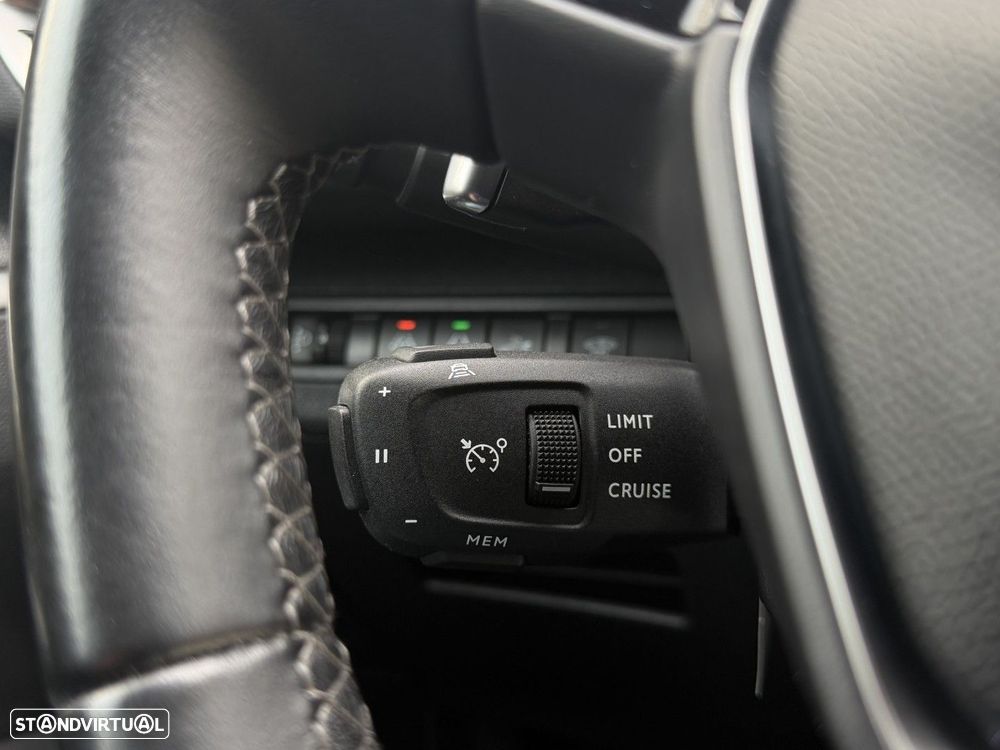 Peugeot 5008 1.2 PureTech Allure Pack EAT8 - 33