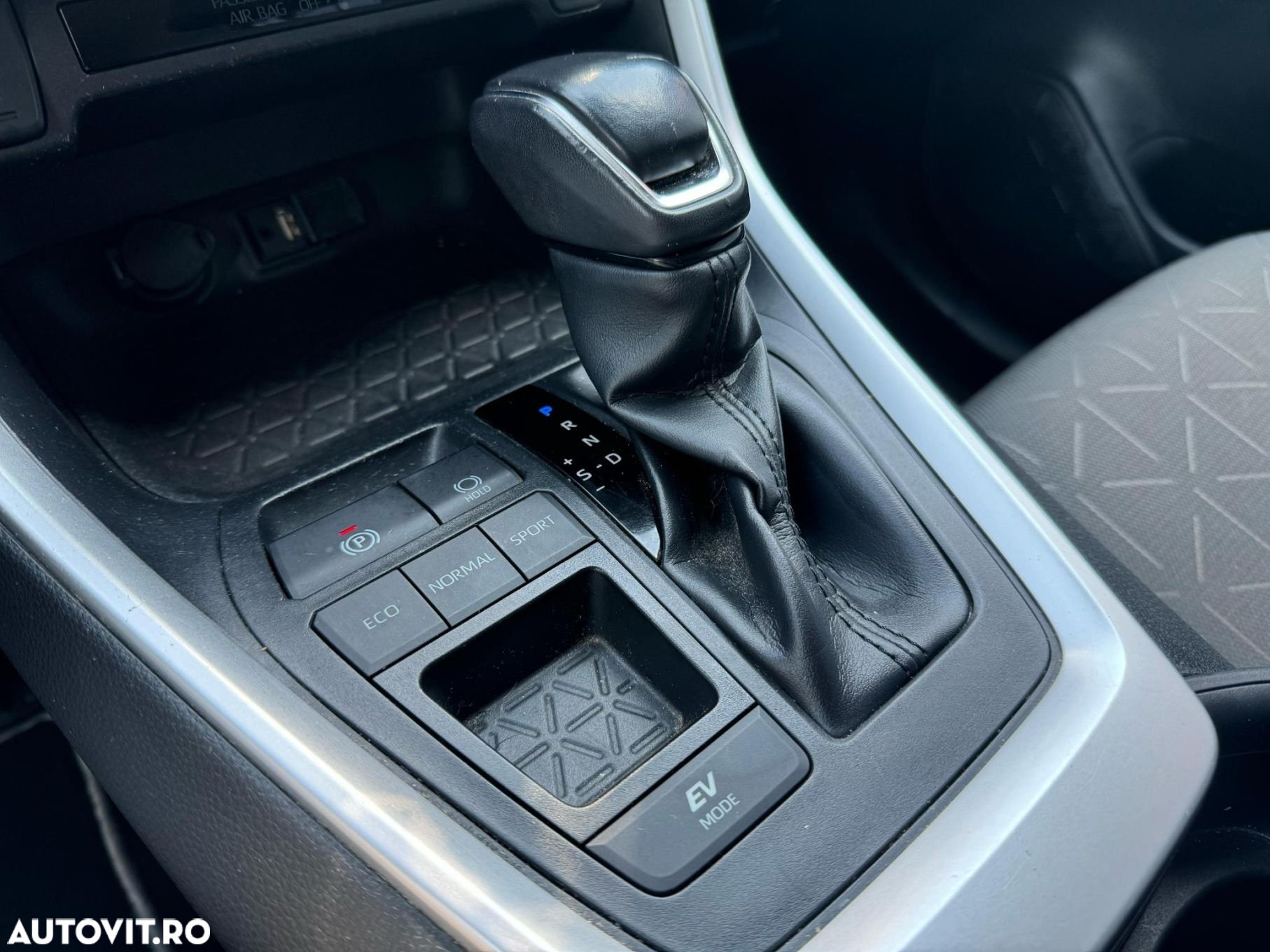 Toyota RAV4 2.5 Hybrid VVT-iE 4x2 Dynamic - 22