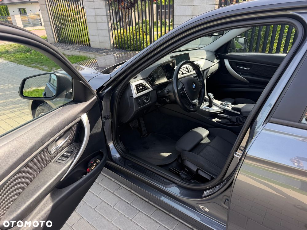 BMW Seria 3 328i xDrive Sport-Aut - 32