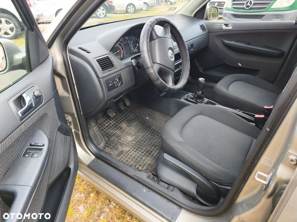 Skoda Fabia 1.4 16V Ice Ambiente - 8