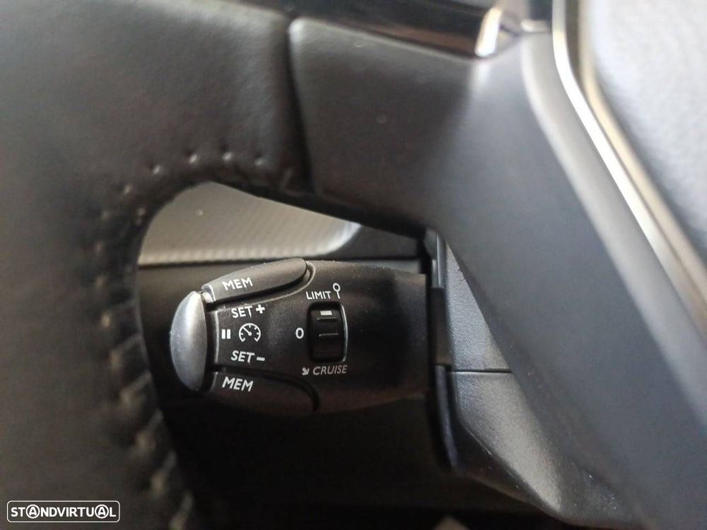 Peugeot 208 1.2 PureTech Allure EAT8 - 18