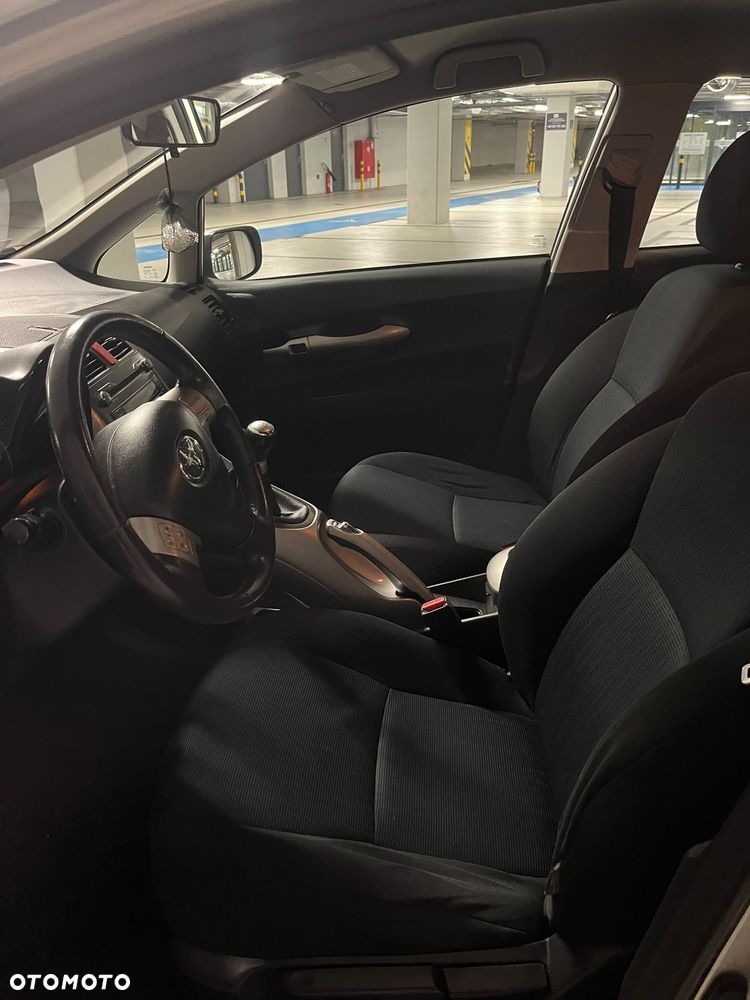 Toyota Auris 1.6 VVT-i Premium - 8