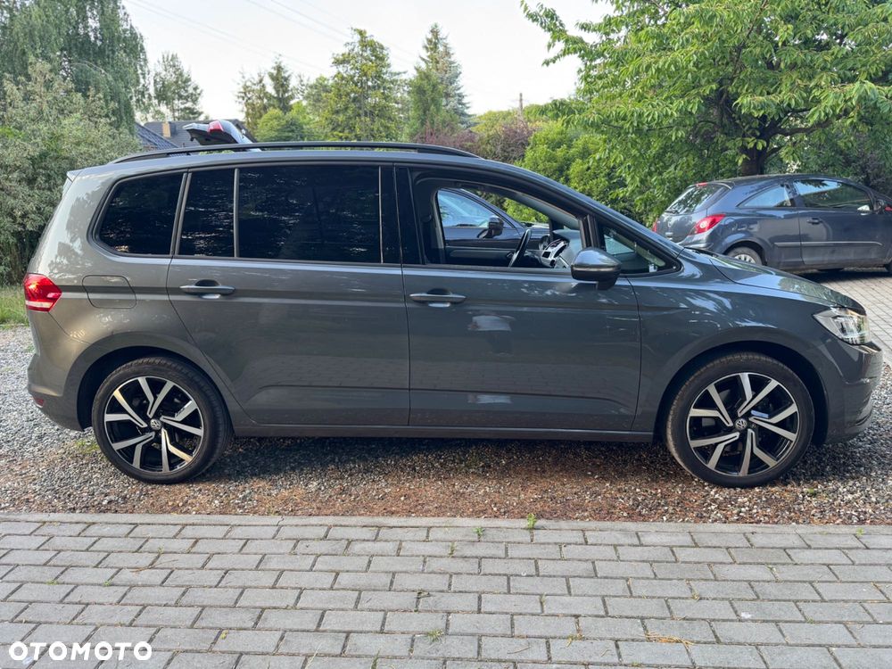 Volkswagen Touran - 4