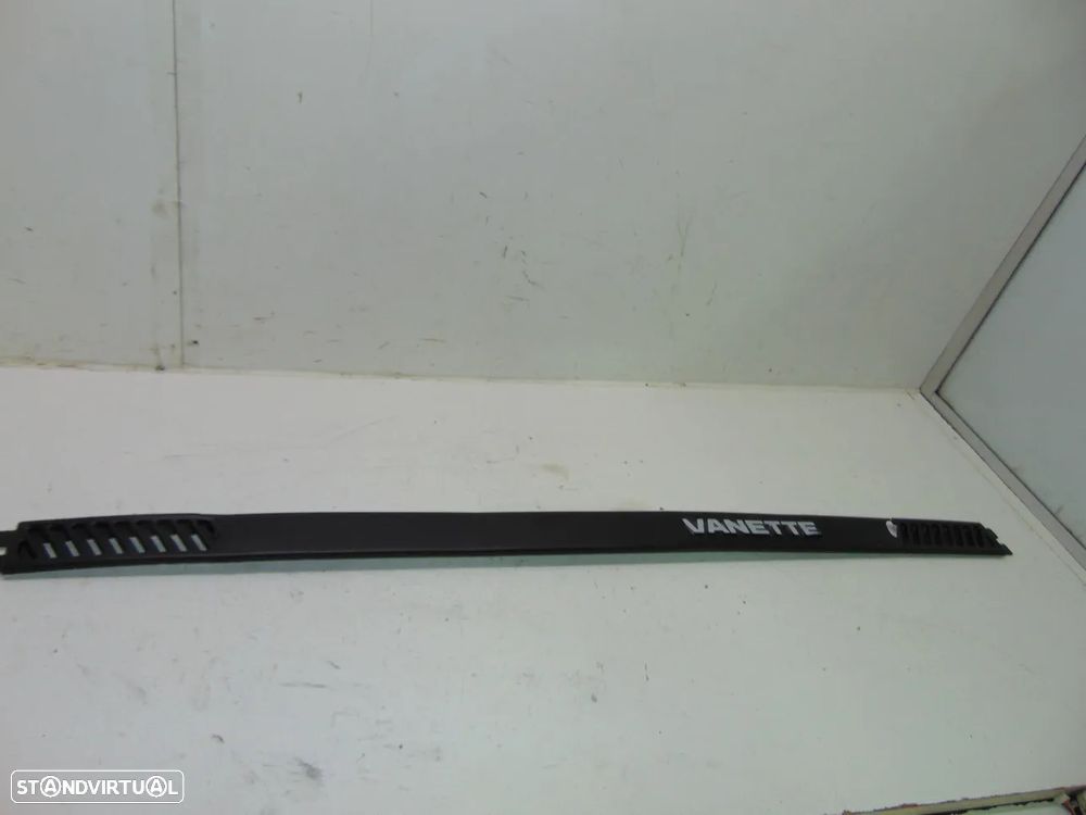 Nissan vanette friso - 1