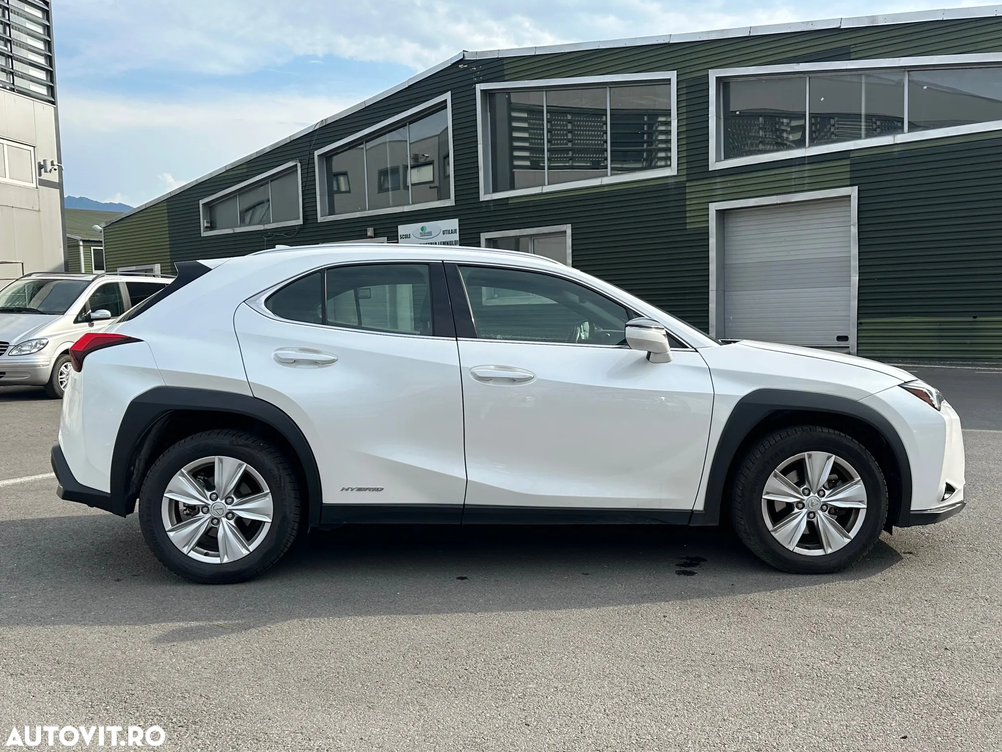 Lexus UX 250h Business Edition - 8