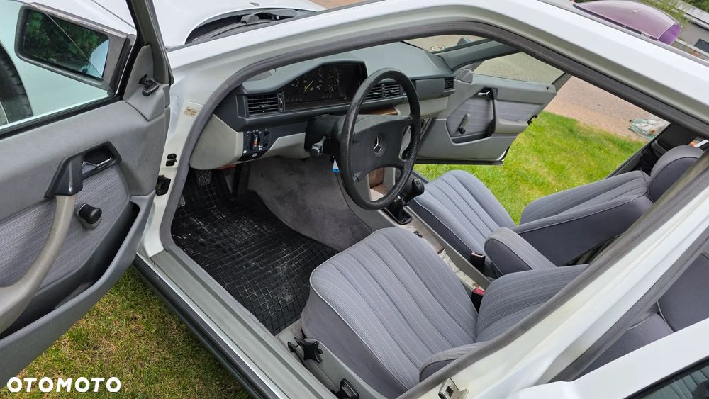 Mercedes-Benz W124 (1984-1993) - 28