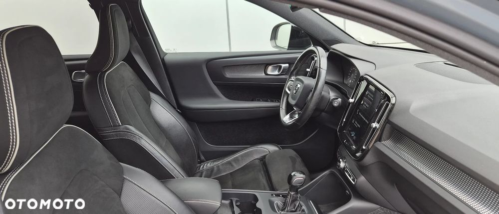 Volvo XC 40 T3 R-Design - 30