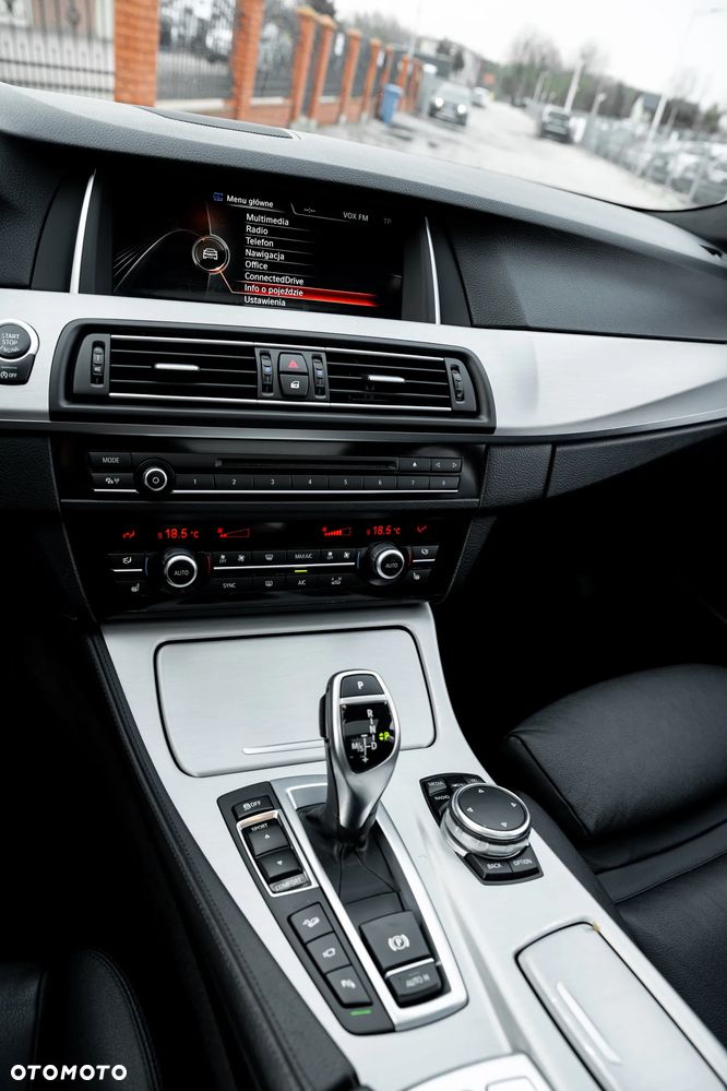 BMW Seria 5 535i xDrive Sport-Aut Luxury Line - 38