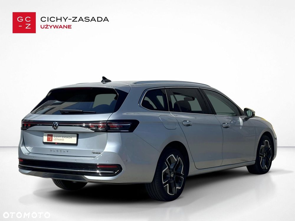 Volkswagen Passat Variant 2.0 TDI SCR 4Mot Elegance DSG - 5