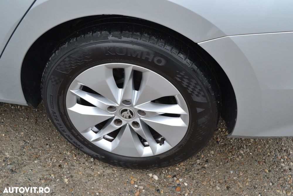 Skoda Octavia 2.0 TDI DSG Ambition - 36