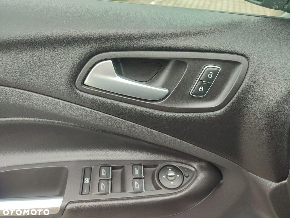 Ford Kuga 2.0 TDCi 2x4 Titanium - 16