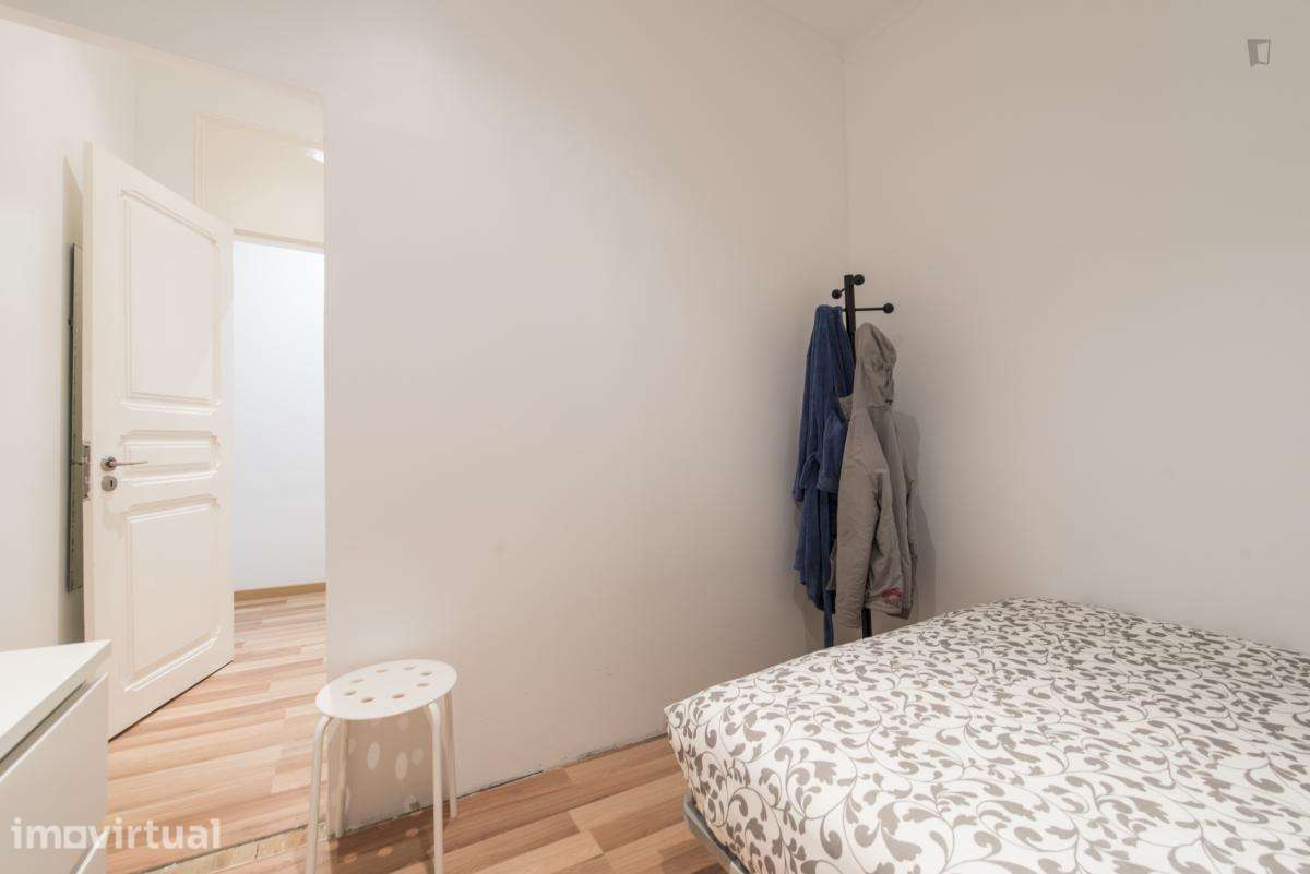 Quarto - localizado em Anjos Lisbon - Grande imagem: 2/12