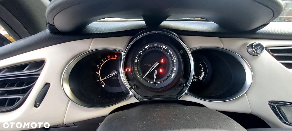 Citroën DS3 1.6 HDi SportChic - 4