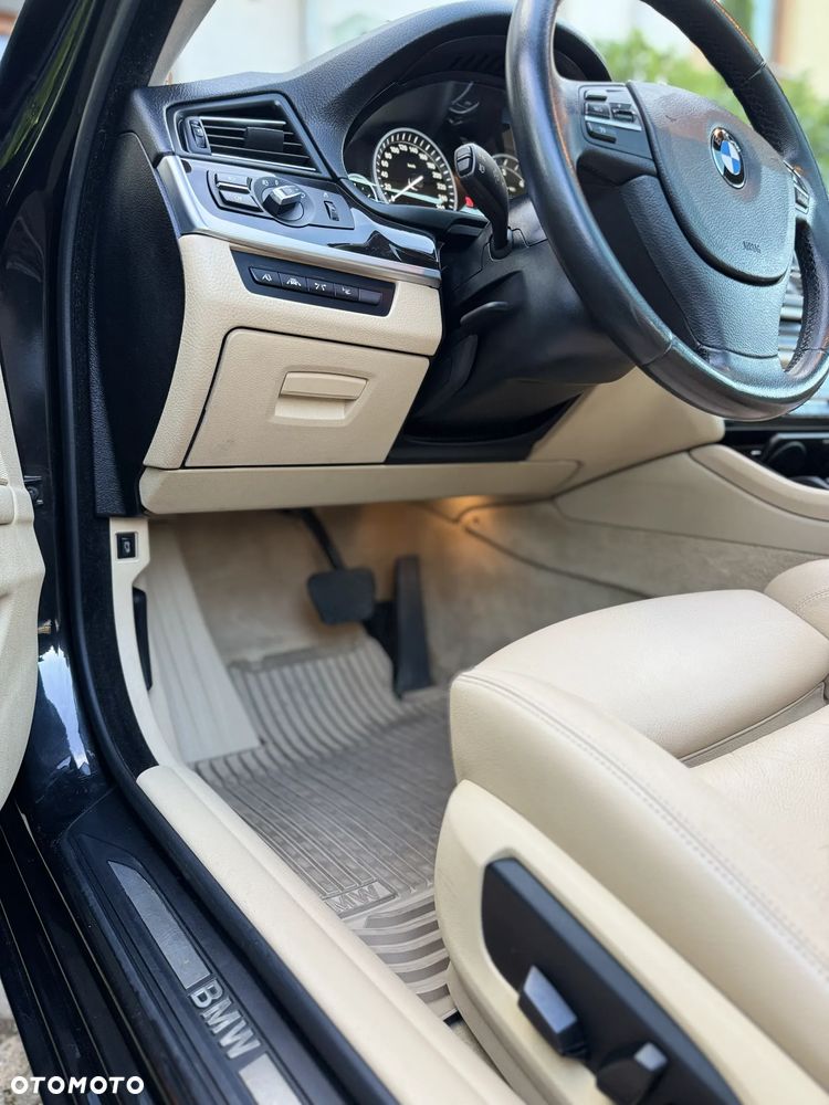 BMW Seria 5 525d Luxury Line - 32