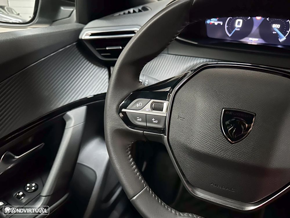 Peugeot 2008 1.2 PureTech Allure - 45