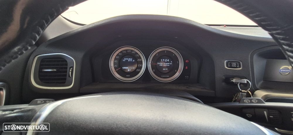 Volvo V60 2.0 D3 Momentum - 8