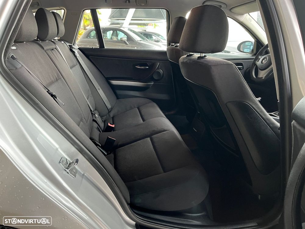 BMW 320 d EfficientDynamics - 37