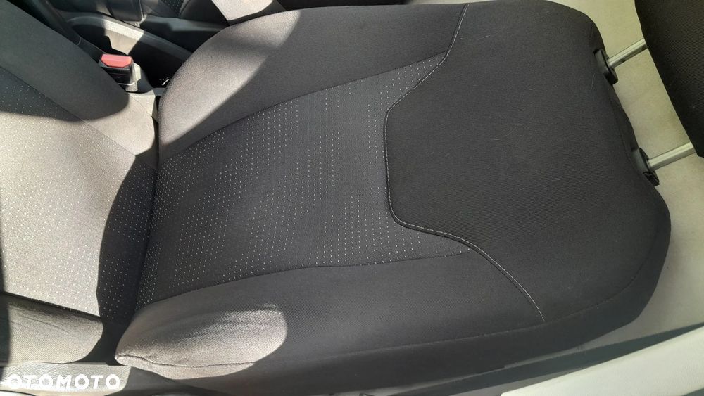 Ford Transit Courier - 11