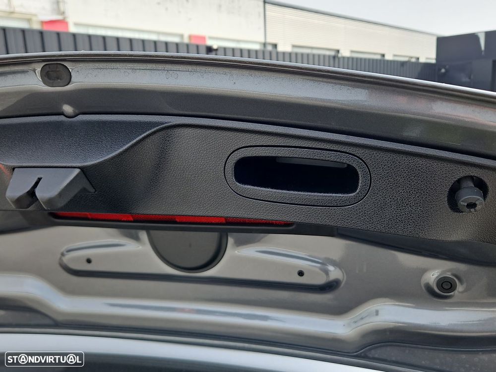 Mercedes-Benz C 220 d Cabrio 4Matic 9G-Tronic AMG Line - 24