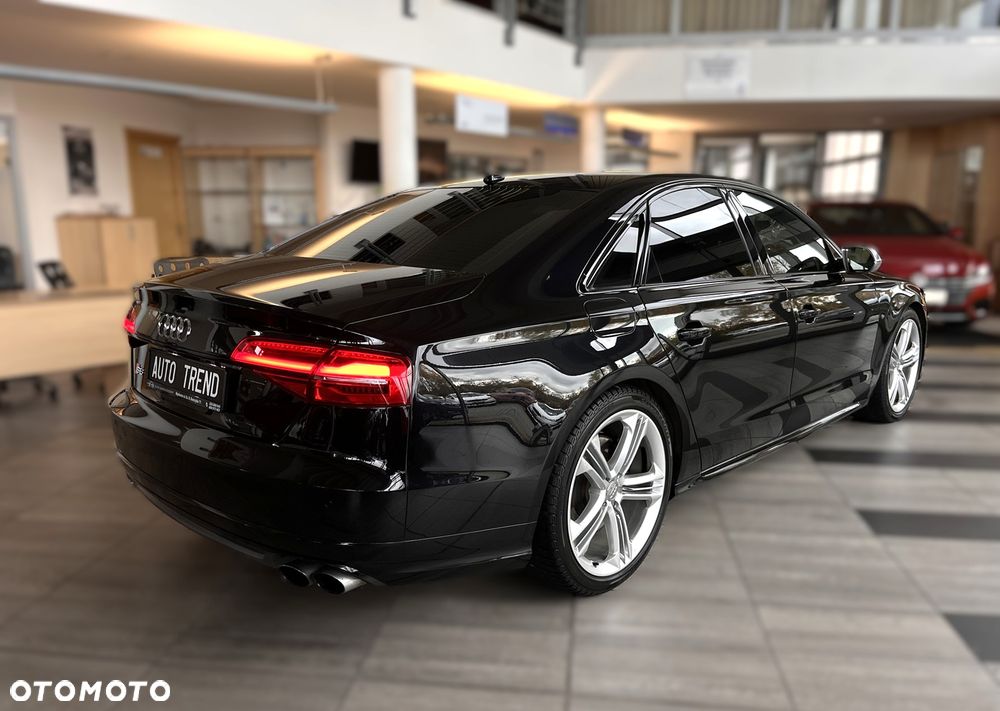 Audi S8 - 4