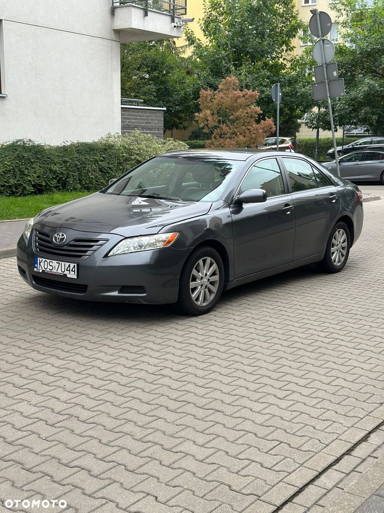 Toyota Camry - 1