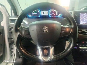Peugeot 2008 1.2 PureTech Allure - 20